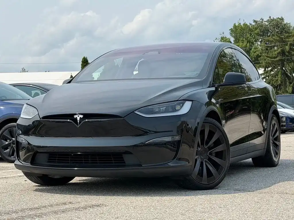 2024 Tesla Model X Long Range's photo