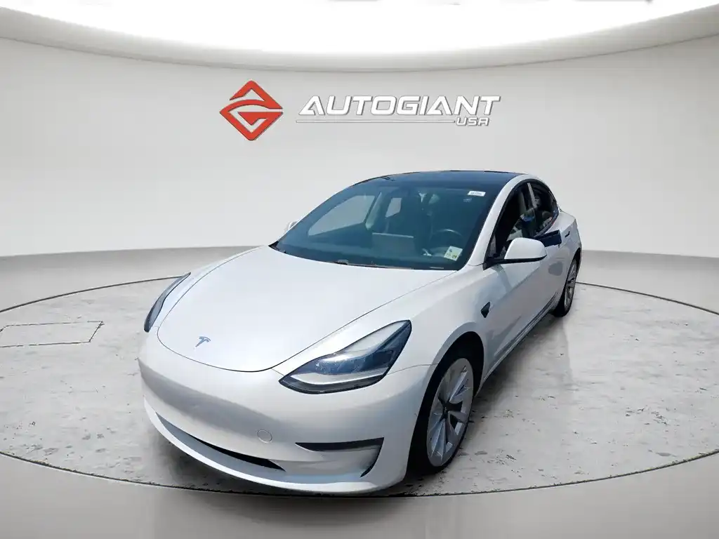 2021 Tesla Model 3 Standard Range Plus's photo