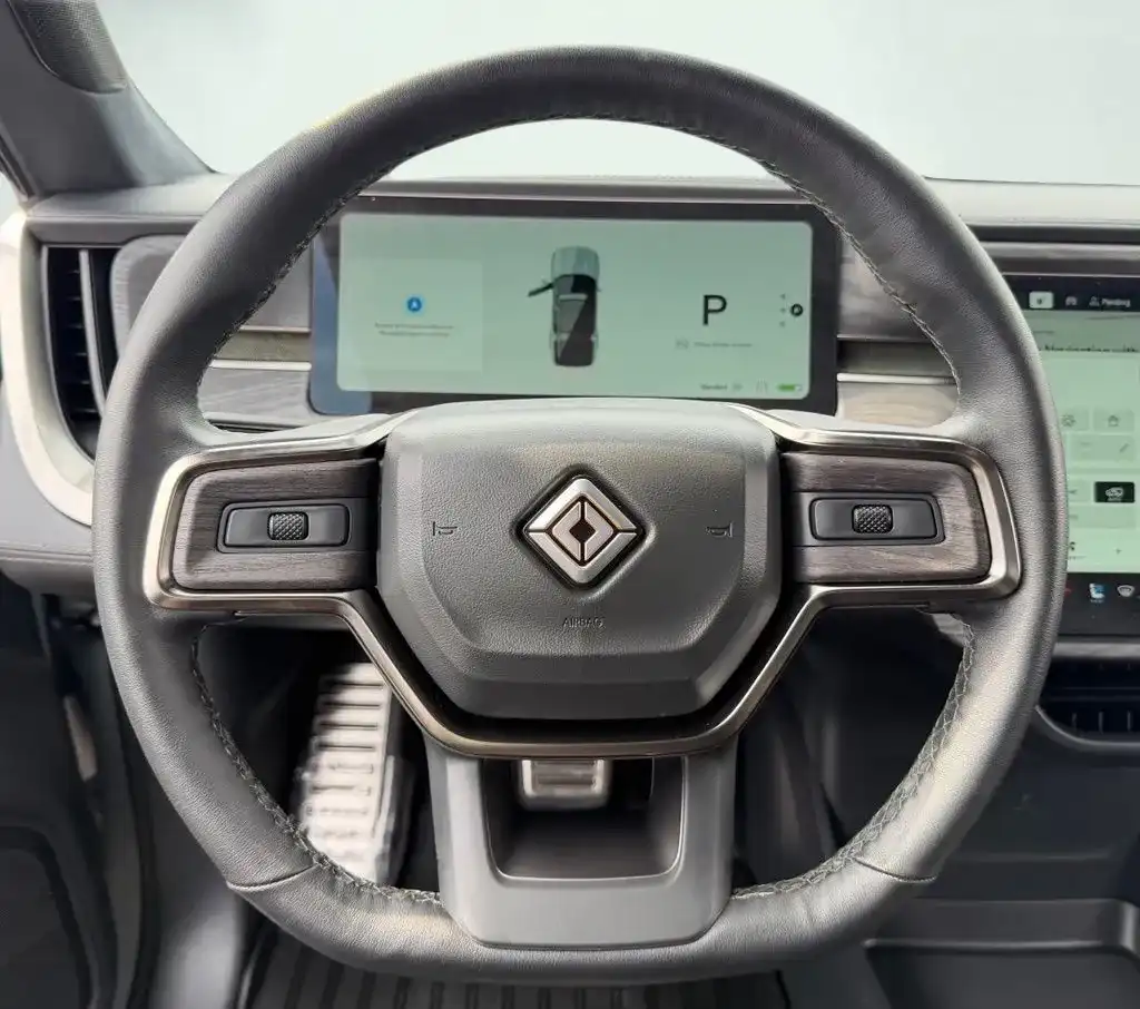 2023 Rivian R1S Adventure Quad-Motor Large Pack's photo