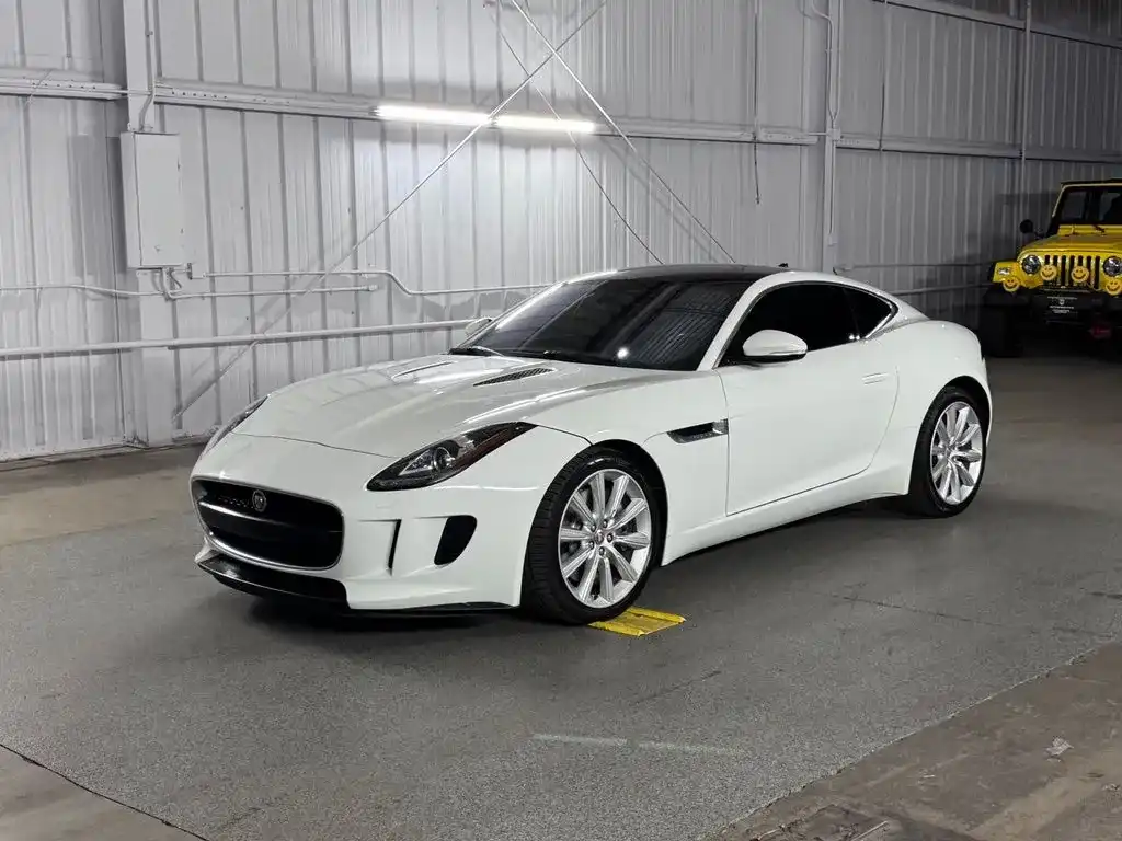 2017 Jaguar F-TYPE Premium Coupe's photo