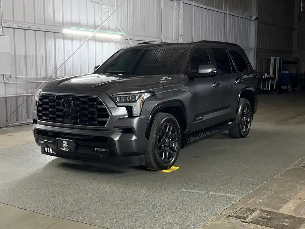 2024 Toyota Sequoia Platinum 4WD i-FORCE MAX Hybrid's photo