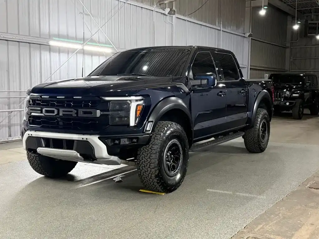 2025 Ford F-150 Raptor 4WD SuperCrew 5-1/2' Box's photo