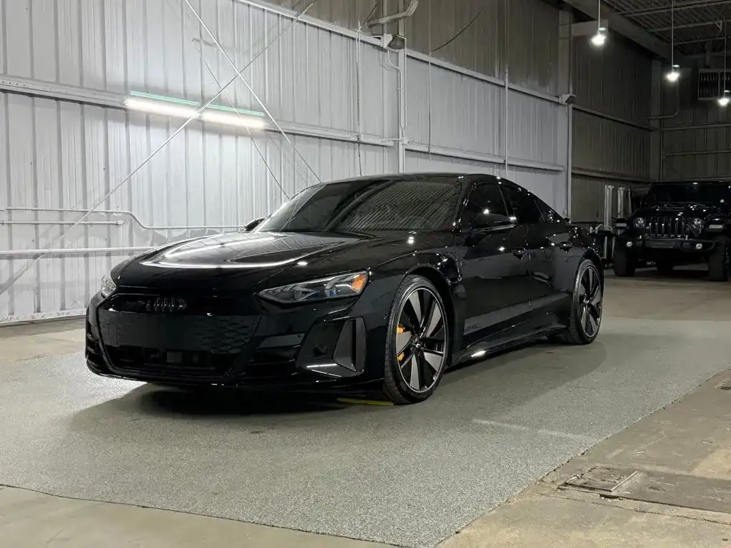 2022 Audi RS e-tron GT Base's photo