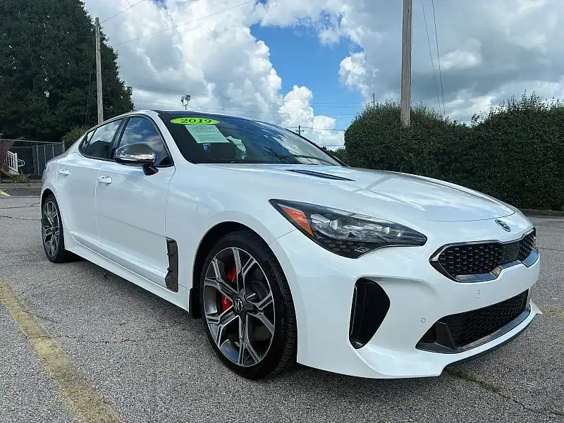 2019 Kia Stinger GT2's photo