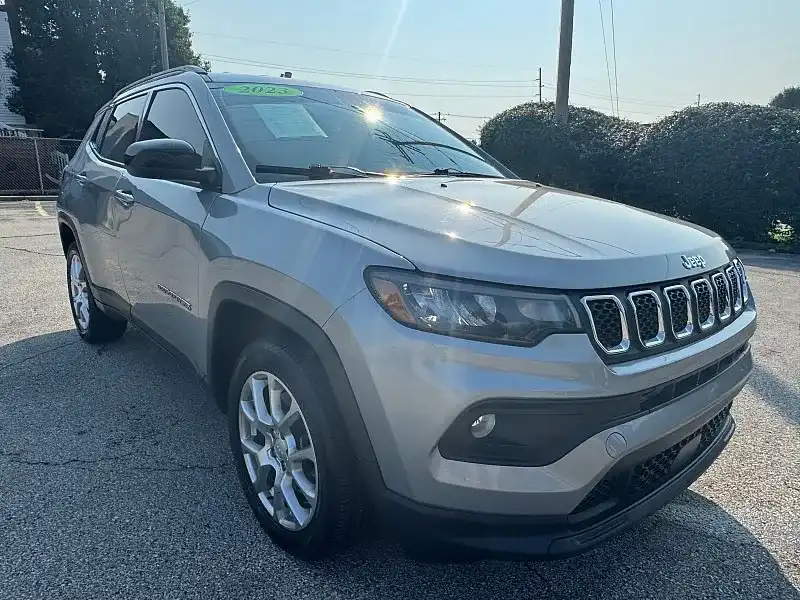2023 Jeep Compass Latitude Lux 4X4's photo