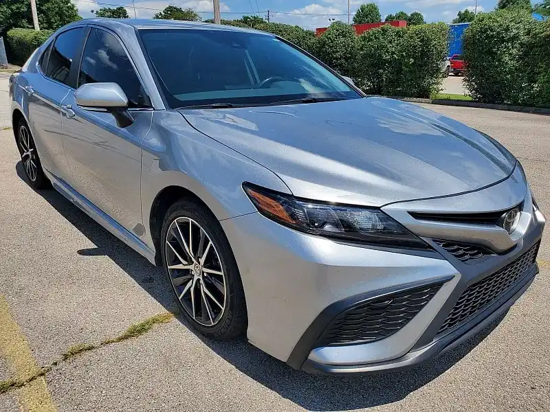 2024 Toyota Camry SE's photo