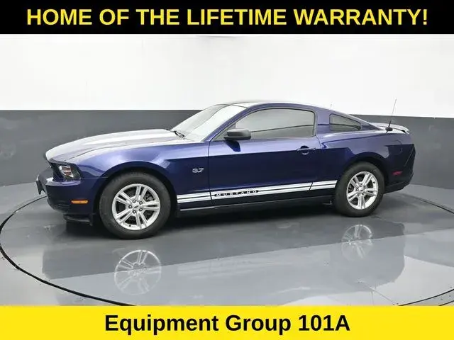 2012 Ford Mustang V6 photo 3