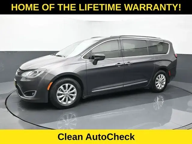 2018 Chrysler Pacifica Touring L Plus photo 3