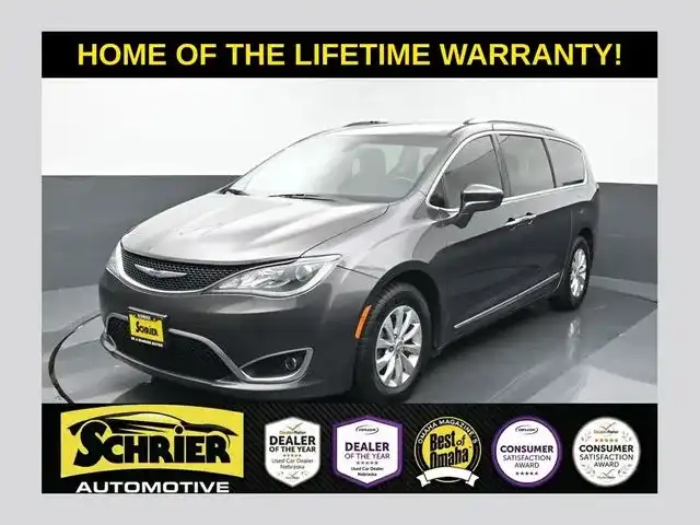 2018 Chrysler Pacifica Touring L Plus's photo
