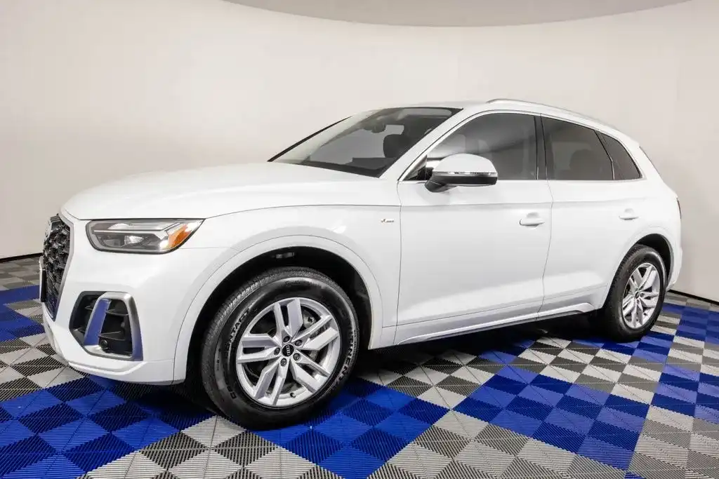 2023 Audi Q5 45 Premium's photo