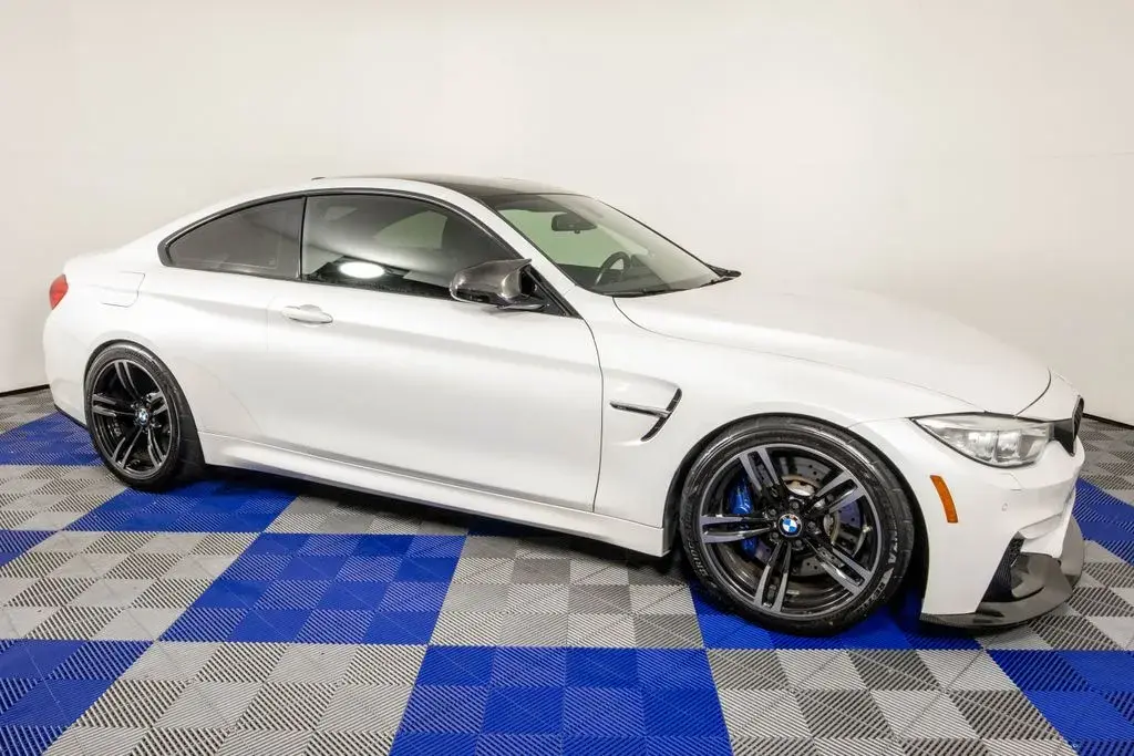 2015 BMW M4 Base photo 4