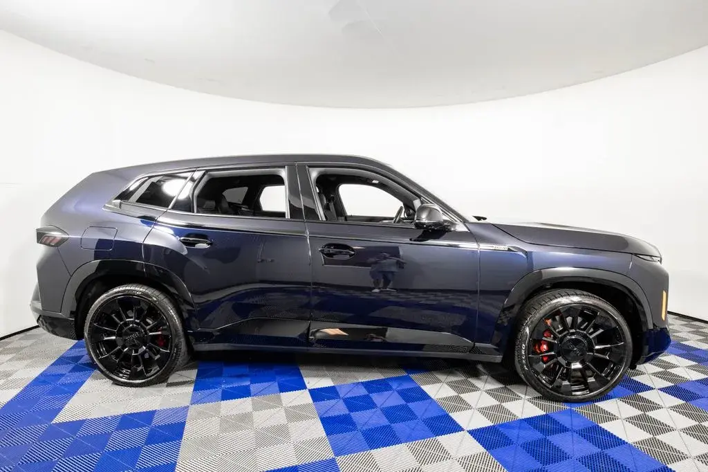 2025 BMW XM Base photo 4