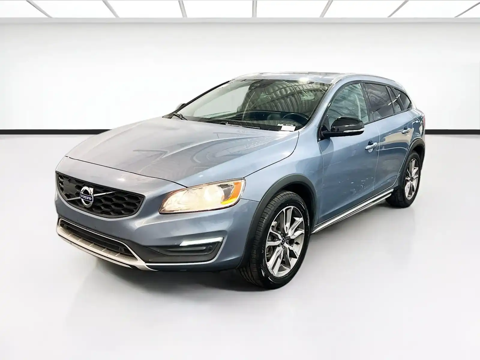 2018 Volvo V60 T5 AWD Cross Country's photo