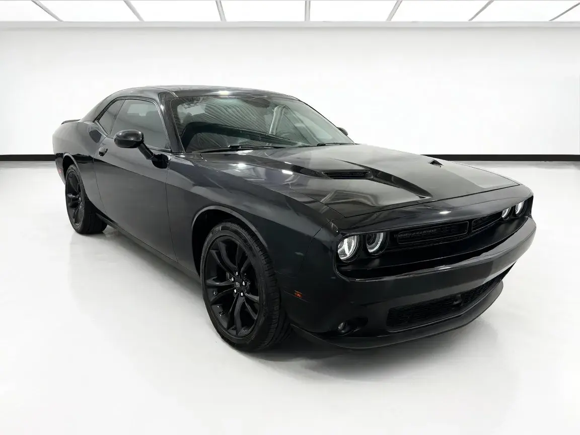 2018 Dodge Challenger SXT Plus photo 3