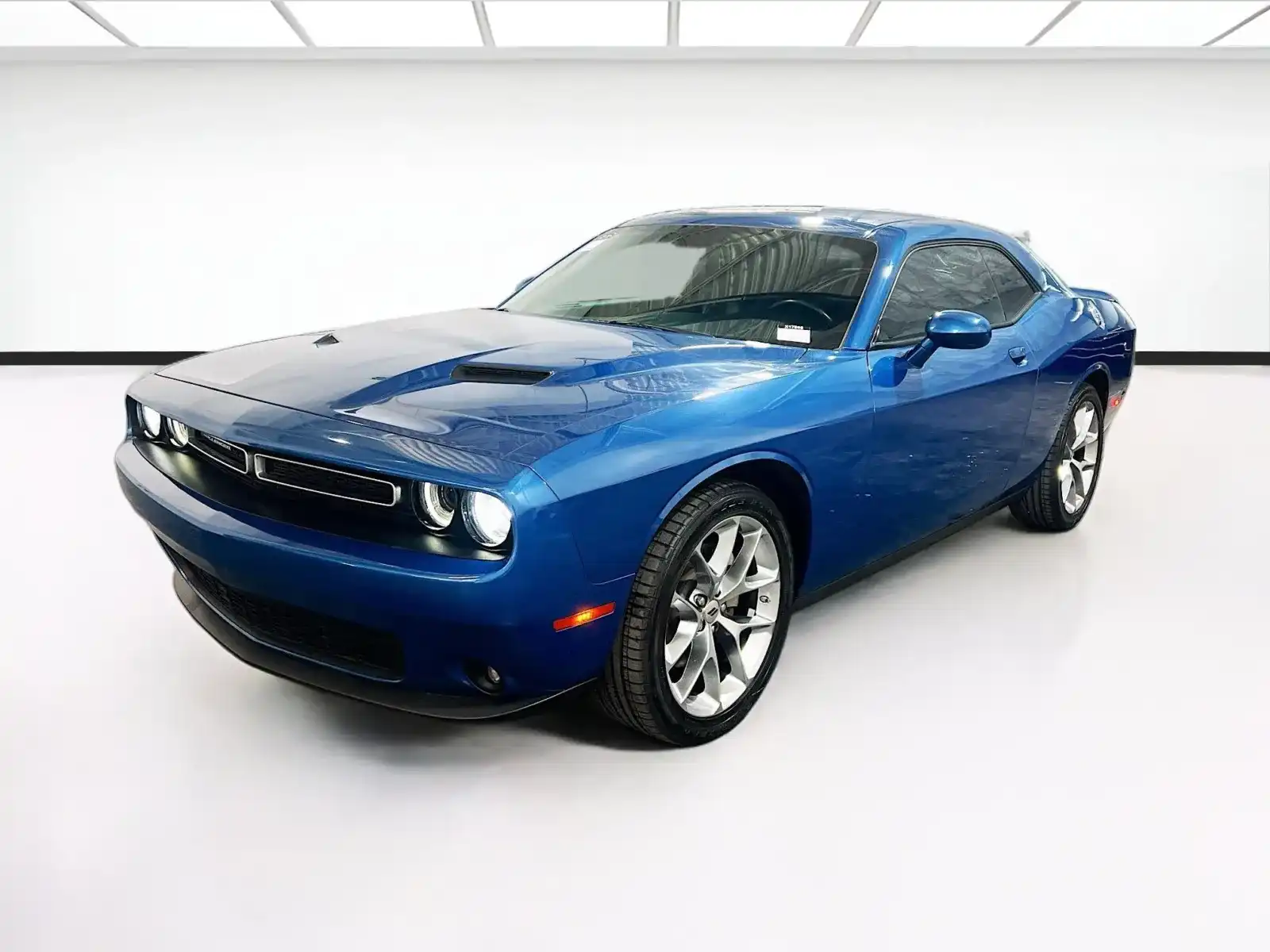 2022 Dodge Challenger SXT Auto's photo