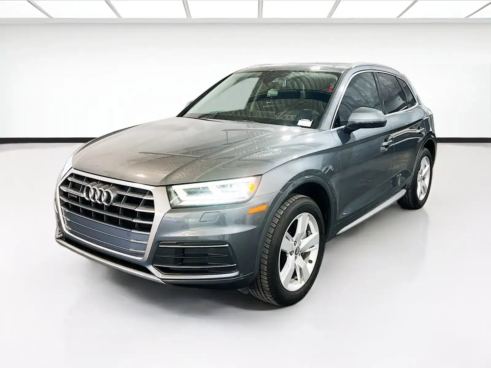 2019 Audi Q5 2.0T quattro S tronic Premium Plus's photo