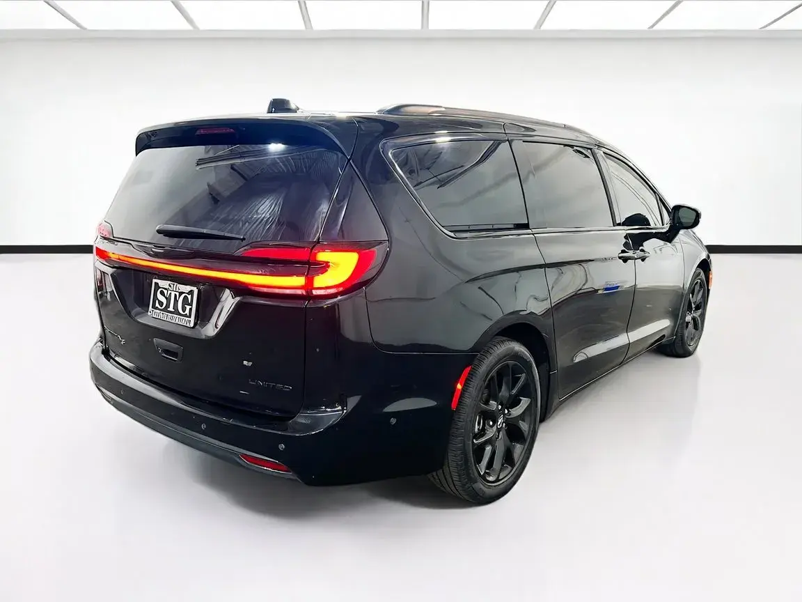 2023 Chrysler Pacifica Limited photo 4