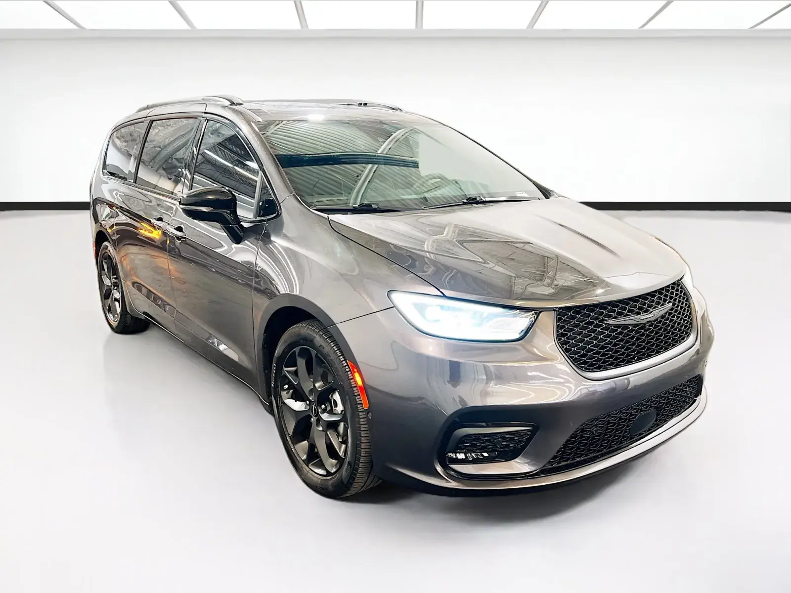 2023 Chrysler Pacifica Limited photo 3
