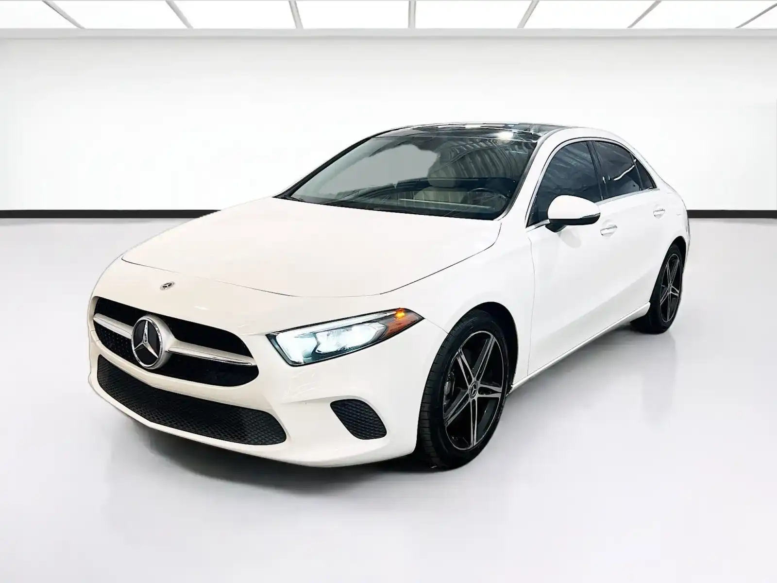 2022 Mercedes-Benz A-Class A220's photo