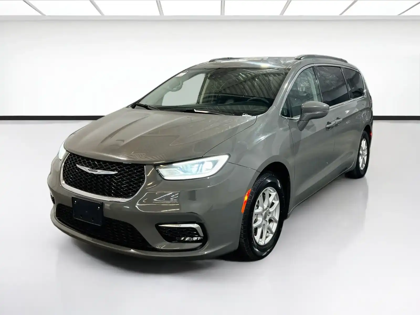 2022 Chrysler Pacifica Touring L's photo