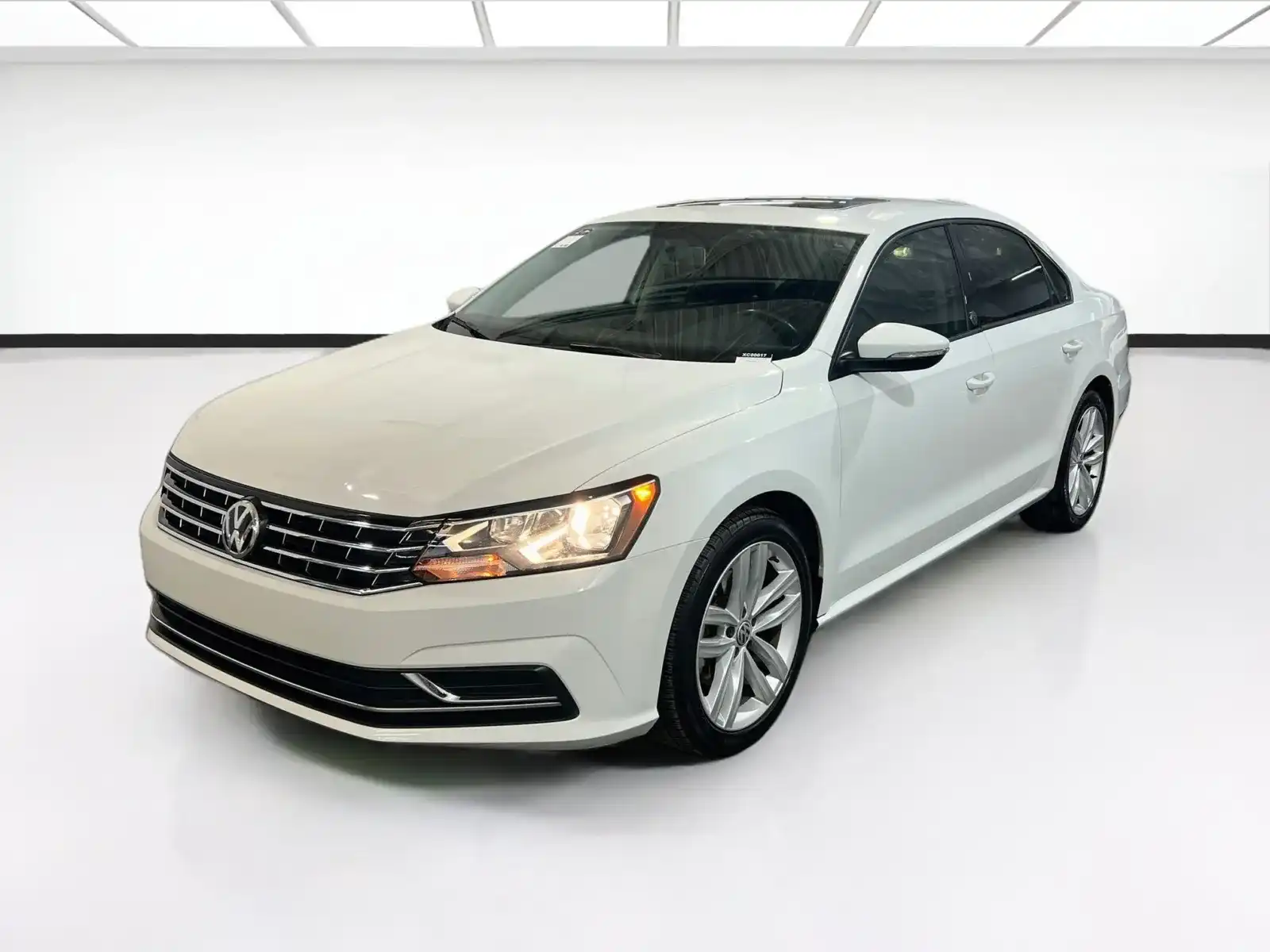 2019 Volkswagen Passat 2.0T Wolfsburg Edition Auto's photo