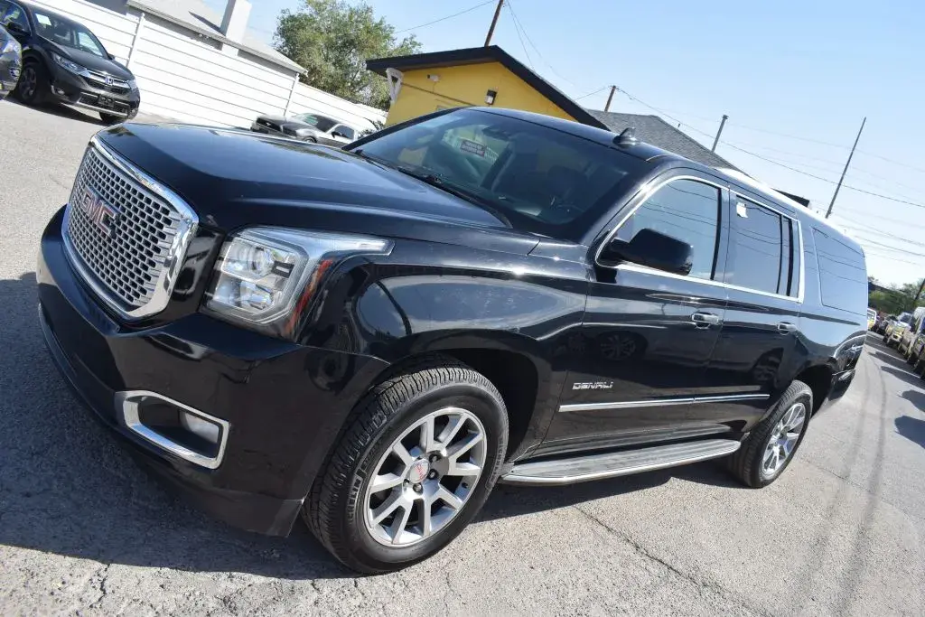 2016 GMC Yukon Denali 2WD photo 3
