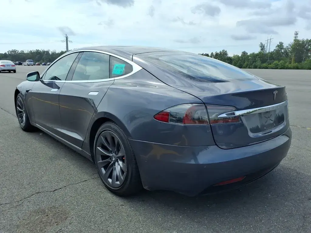 2020 Tesla Model S Long Range Plus photo 4