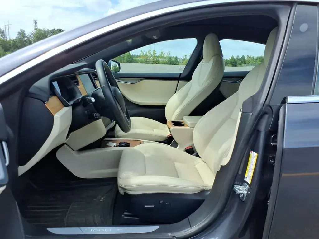 2020 Tesla Model S Long Range Plus photo 5