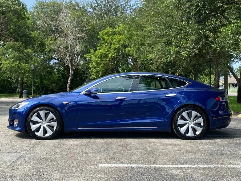 2020 Tesla Model S Long Range Plus photo 5