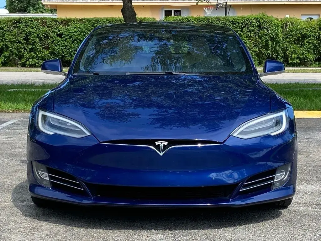 2020 Tesla Model S Long Range Plus photo 3