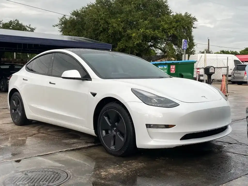 2023 Tesla Model 3 Base's photo