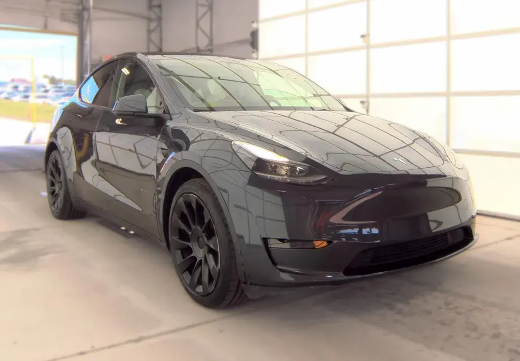 2024 Tesla Model Y Long Range RWD photo 3