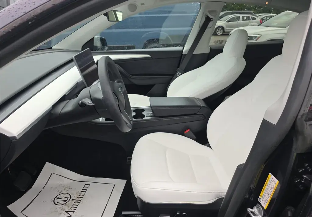 2024 Tesla Model Y Long Range RWD photo 5