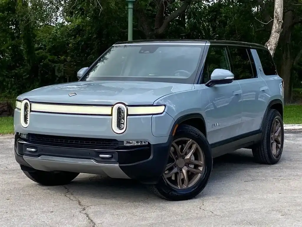 2023 Rivian R1S Adventure Dual-Motor Large Pack's photo