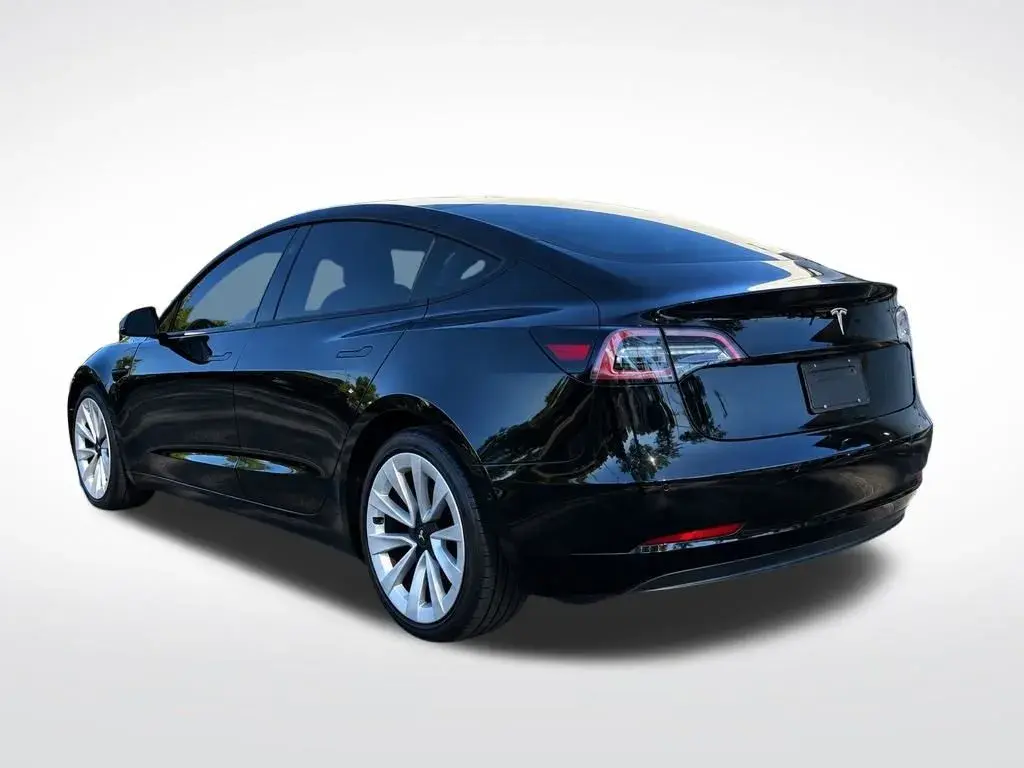 2021 Tesla Model 3 Standard Range Plus photo 4