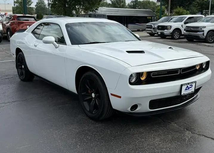 2018 Dodge Challenger SXT photo 3
