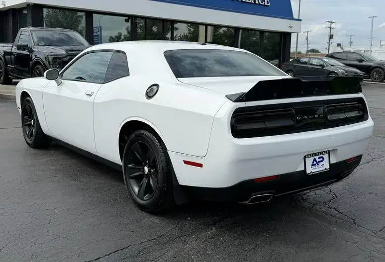 2018 Dodge Challenger SXT photo 4