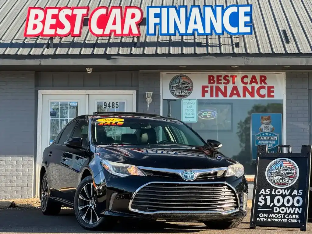 2017 Toyota Avalon XLE Plus Hybrid's photo