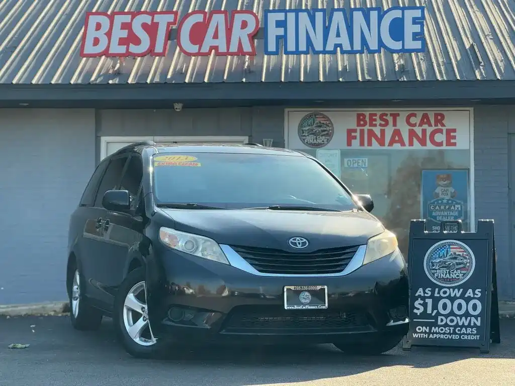 2013 Toyota Sienna LE V6 8-Passenger's photo