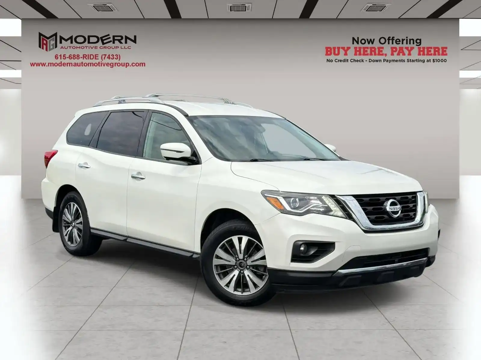 2017 Nissan Pathfinder SL 2WD's photo