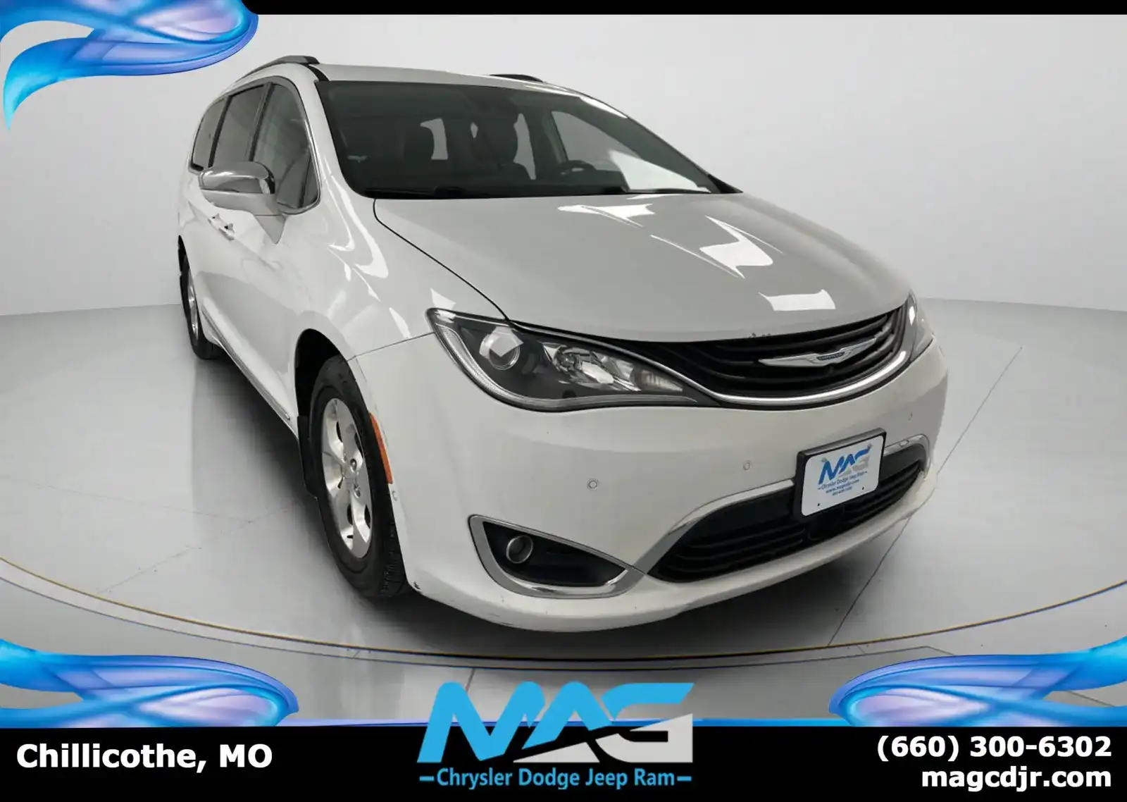 2018 Chrysler Pacifica Hybrid Limited's photo