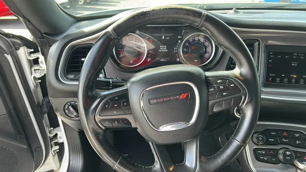 2019 Dodge Challenger SXT Auto photo 4