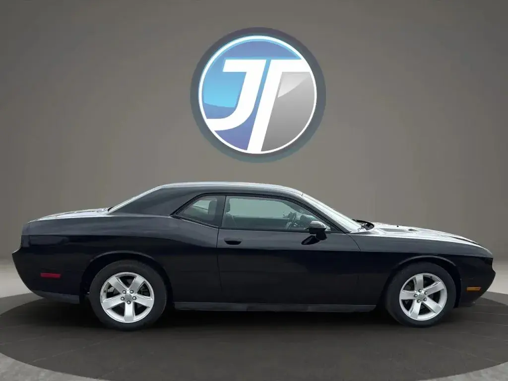 2014 Dodge Challenger SXT photo 5