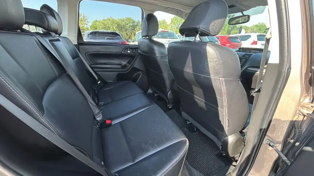 2014 Subaru Forester 2.5i Limited AT PZEV photo 3
