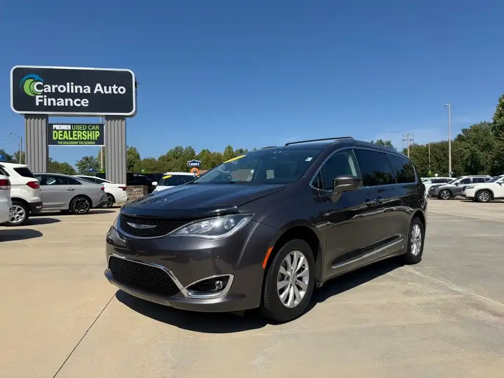 2018 Chrysler Pacifica Touring L's photo
