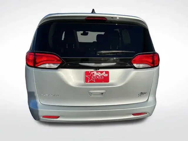 2023 Chrysler Voyager LX photo 5