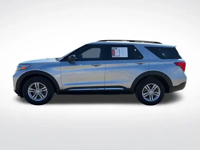 2022 Ford Explorer XLT 4WD photo 3
