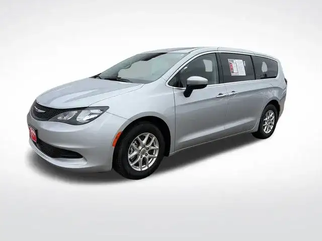 2023 Chrysler Voyager LX's photo