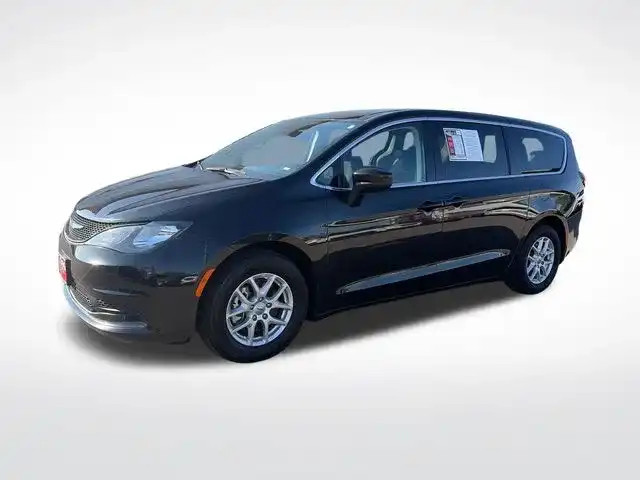 2023 Chrysler Voyager LX's photo