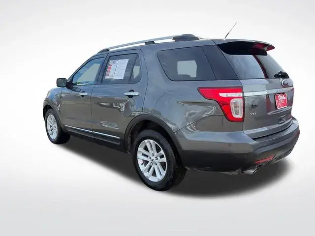 2015 Ford Explorer XLT 4x4 photo 4